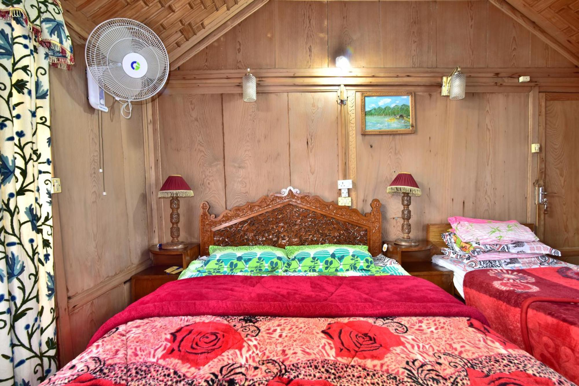 Houseboat Zaindari Palace Srīnagar Exteriér fotografie
